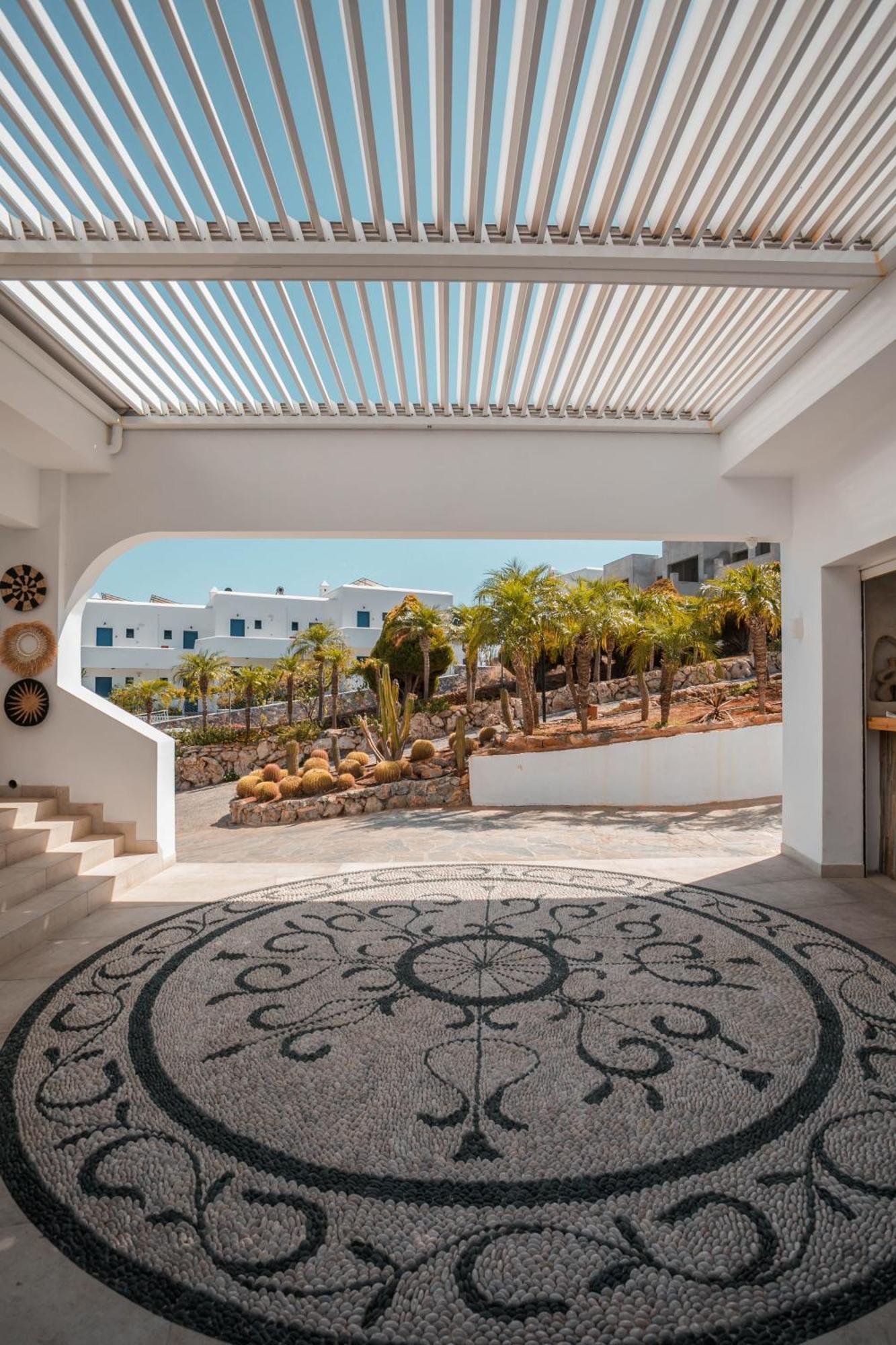 Hotel apartamentowy Lambis & 3*