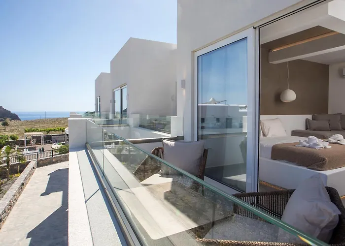 Lambis Studios & Apartments