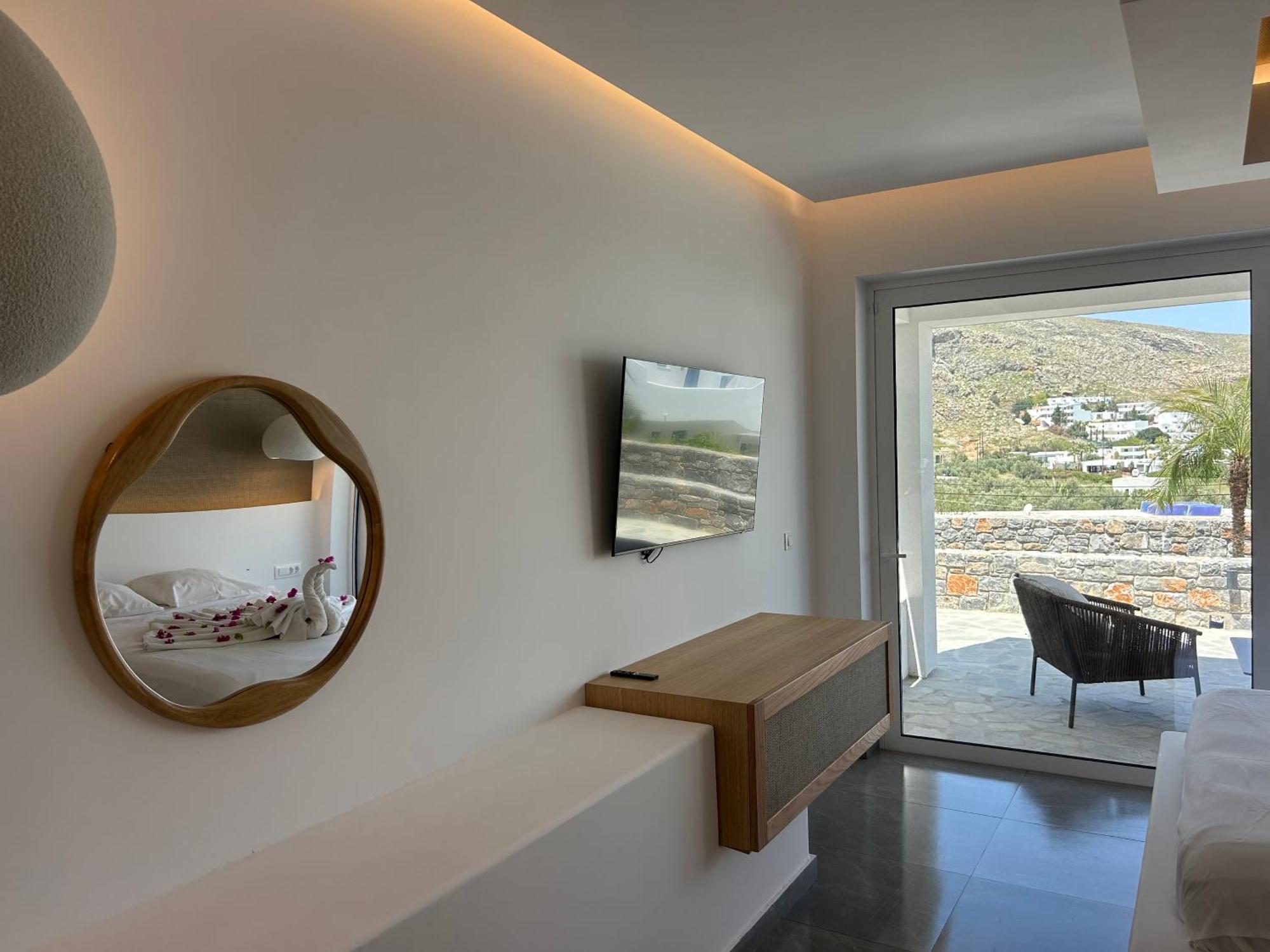 Lambis & 3* Lindos (Rhodes)