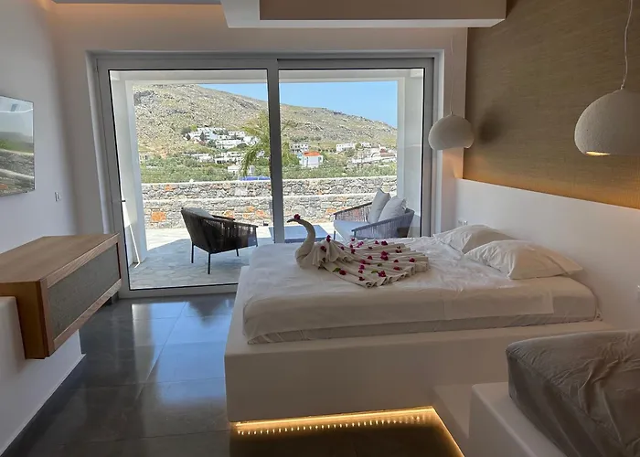 Lambis Studios & Apartments