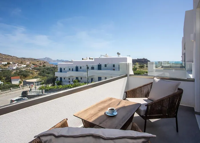 Lambis Studios & Apartments
