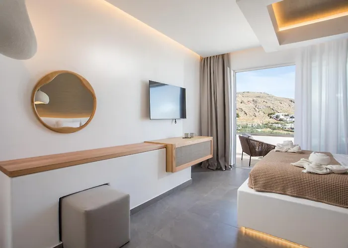 Lambis Studios & Apartments