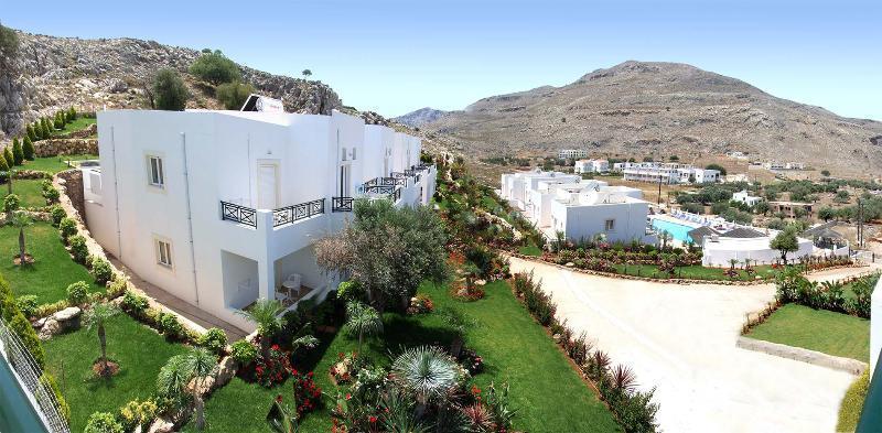 Aparthotel Lambis &