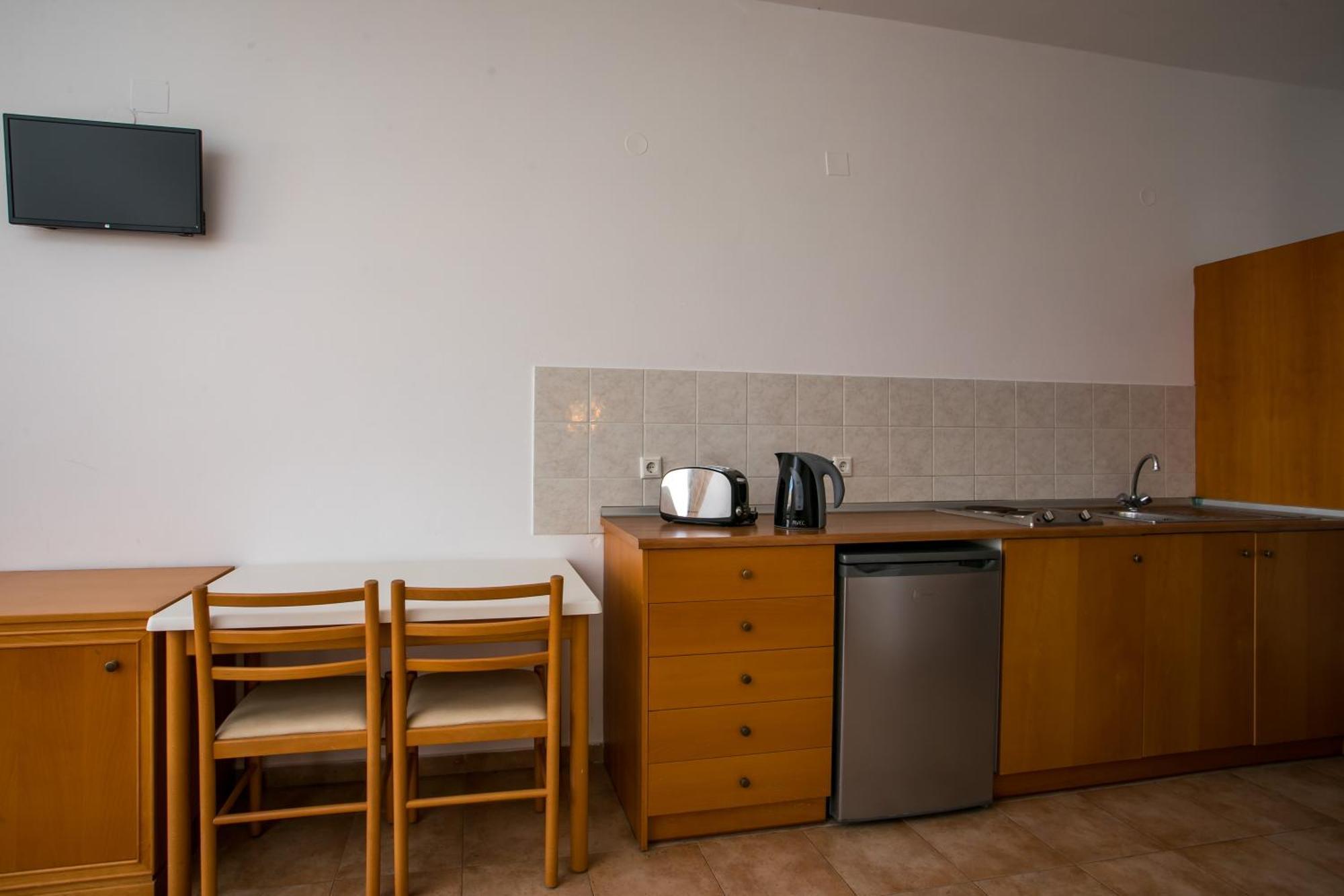 Lambis & Aparthotel