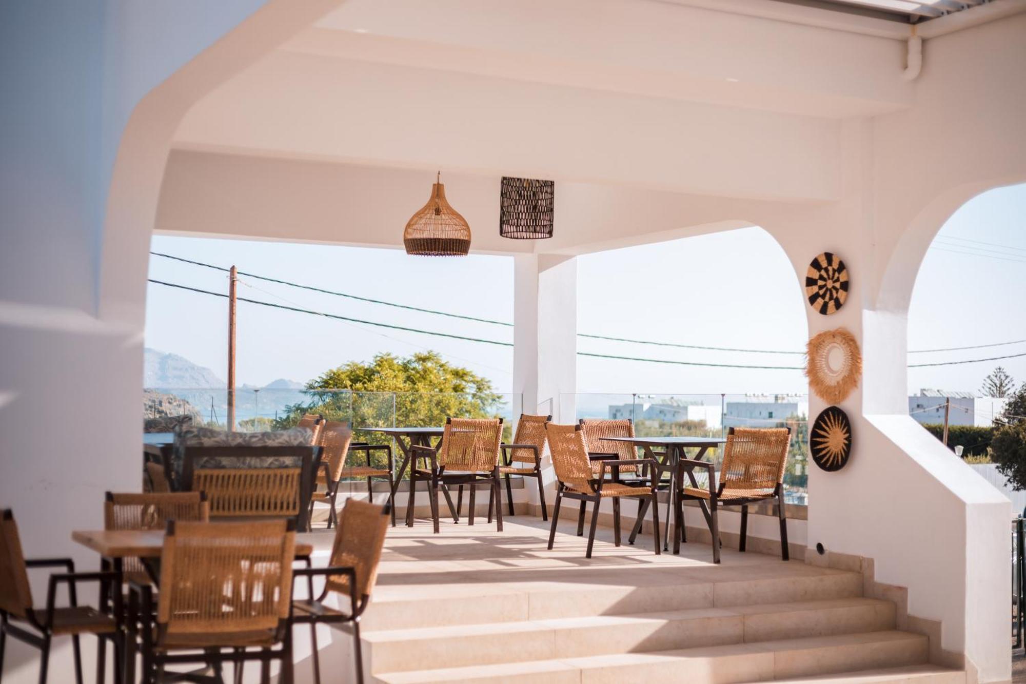 Lambis & Aparthotel 3*