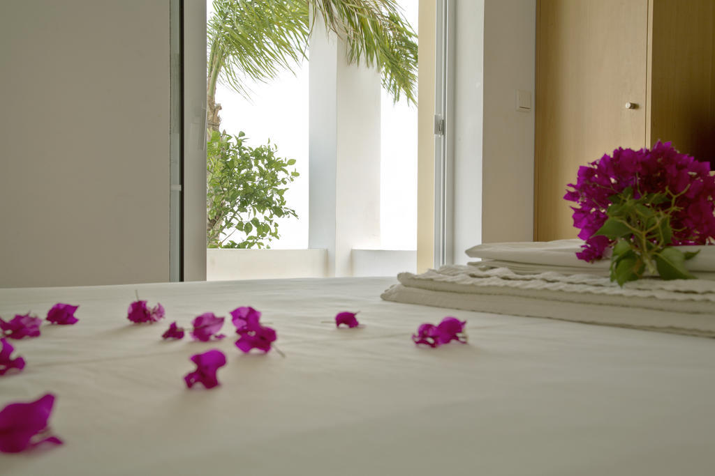 Aparthotel Lambis &
