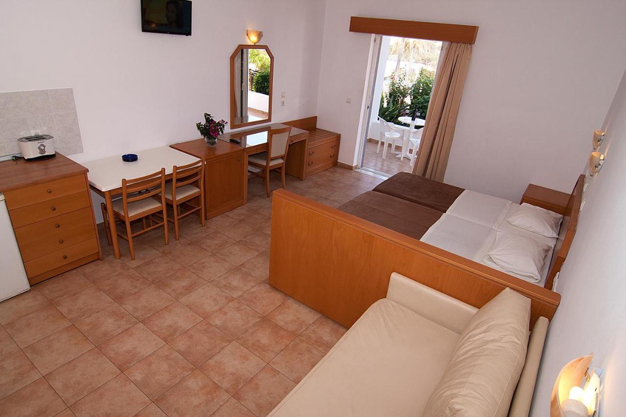 Aparthotel Lambis &