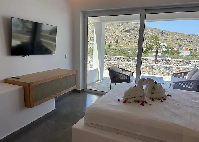 Lambis Studios & Apartments
