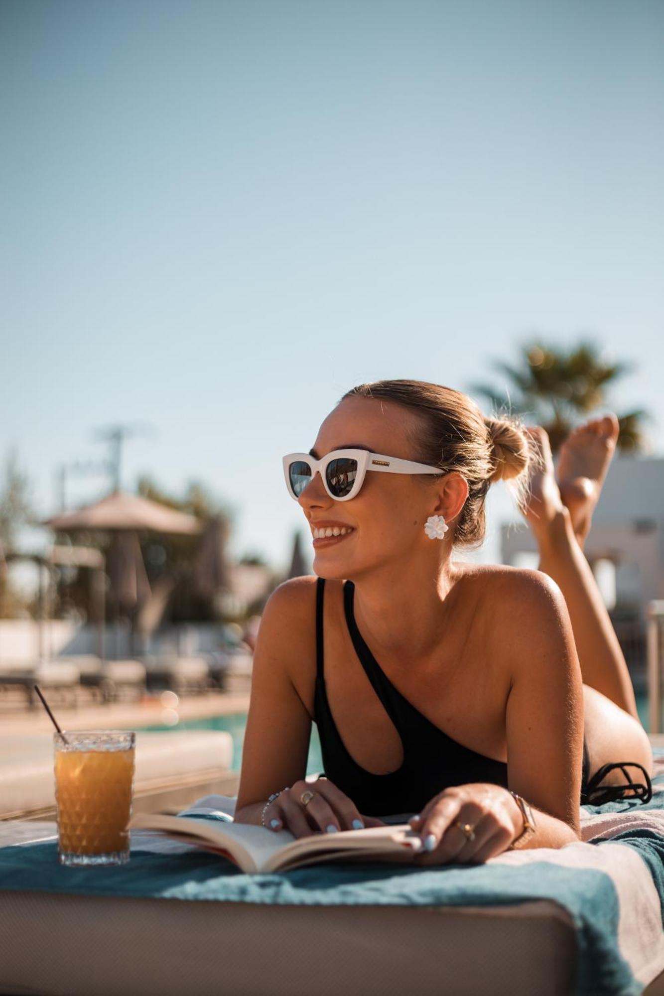 Aparthotel Lambis &