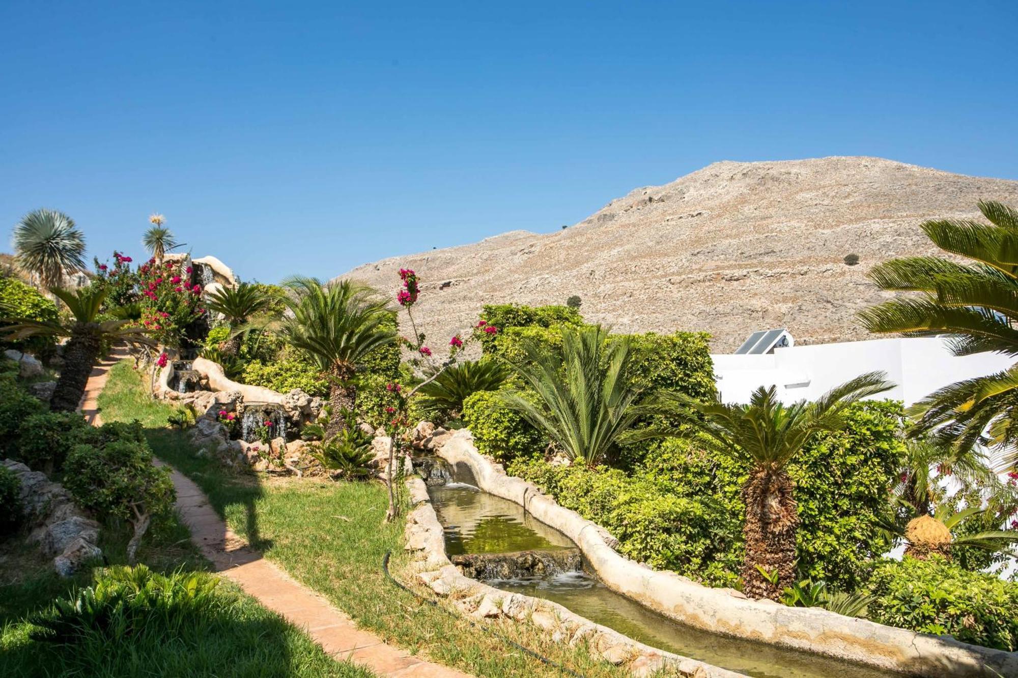 Lambis & Aparthotel 3*