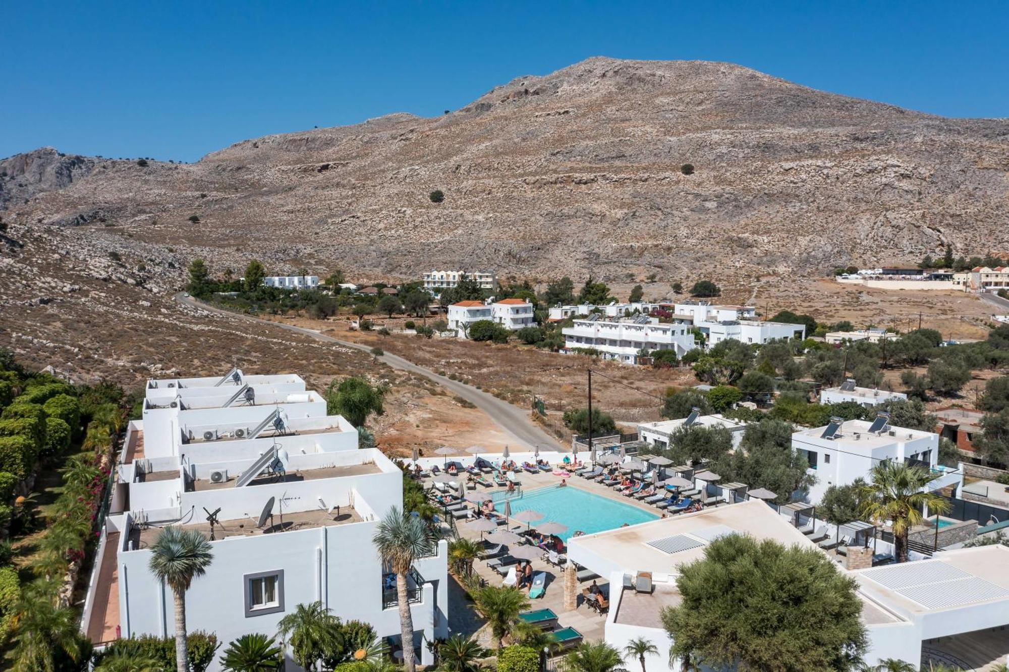 Aparthotel Lambis &