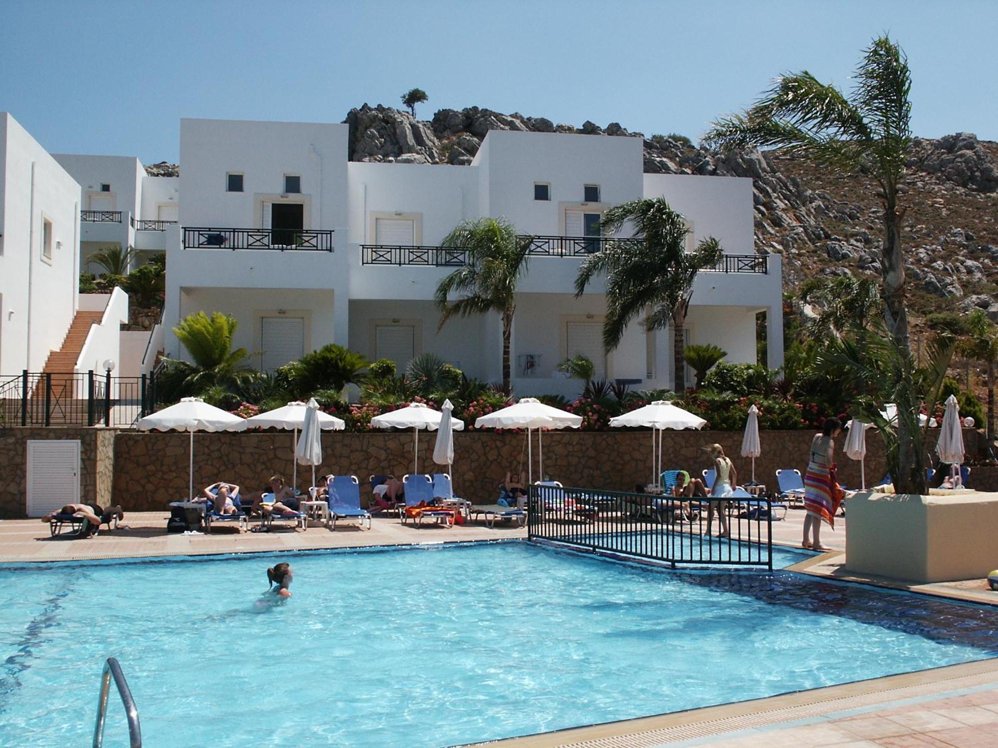 Aparthotel Lambis & 3*
