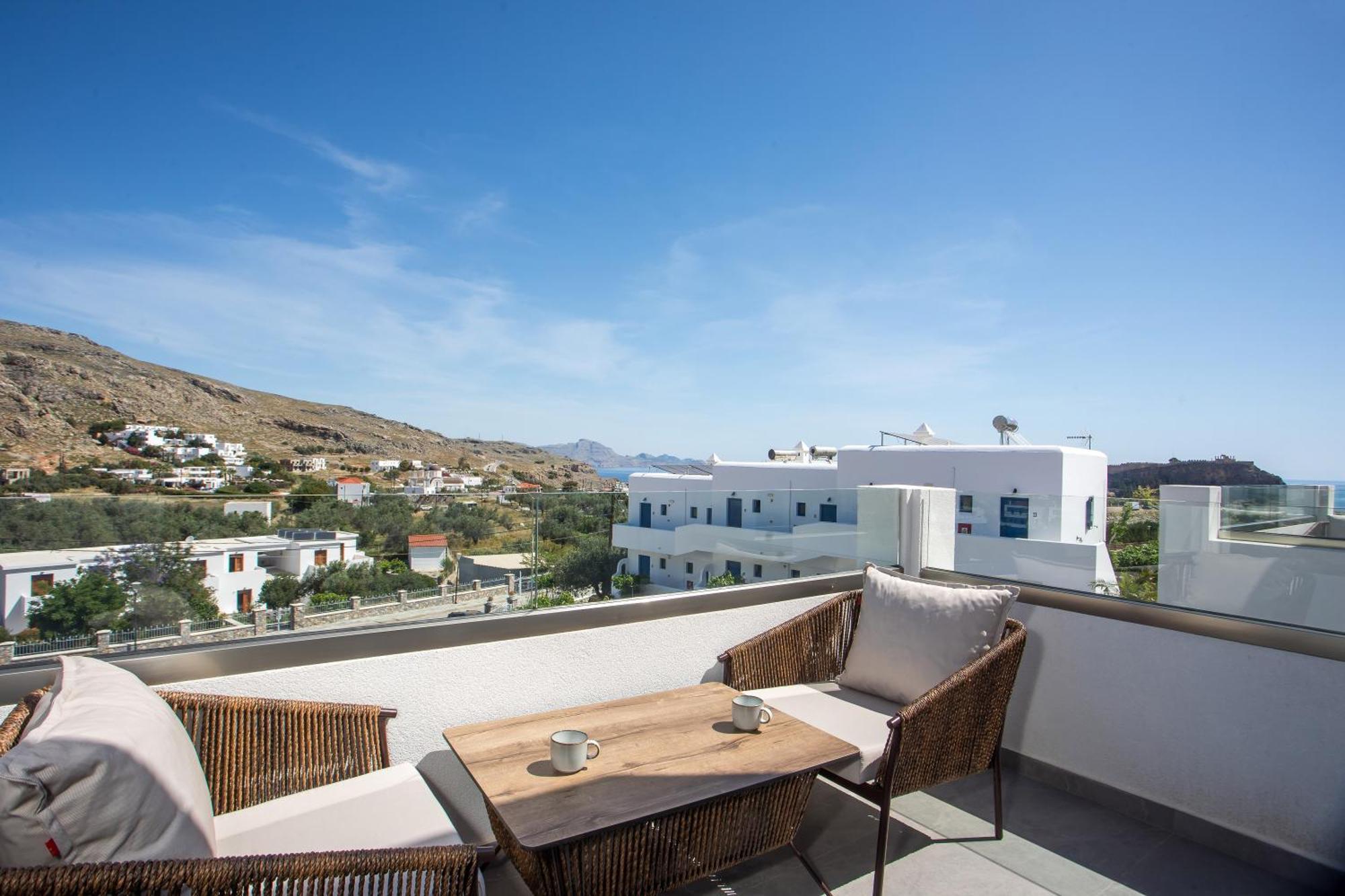 Aparthotel Lambis &