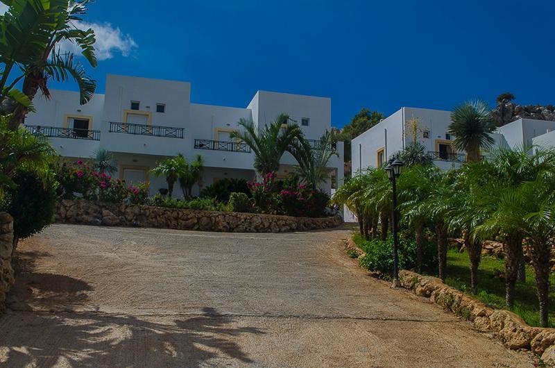 Lambis & Aparthotel Lindos (Rhodes)